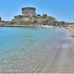 Nyaraló Anna *